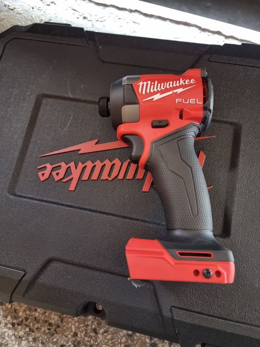 Ударен винтоверт импакт milwaukee m18 fid3