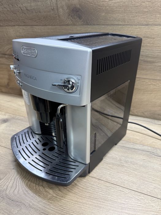 Продавам кафемашина Delonghi Magnifica Type:ESAM3200.S ex:1