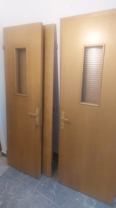 Usi lemn în stare foarte bună