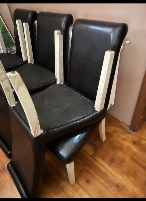 Трапезна маса от масивно дърво