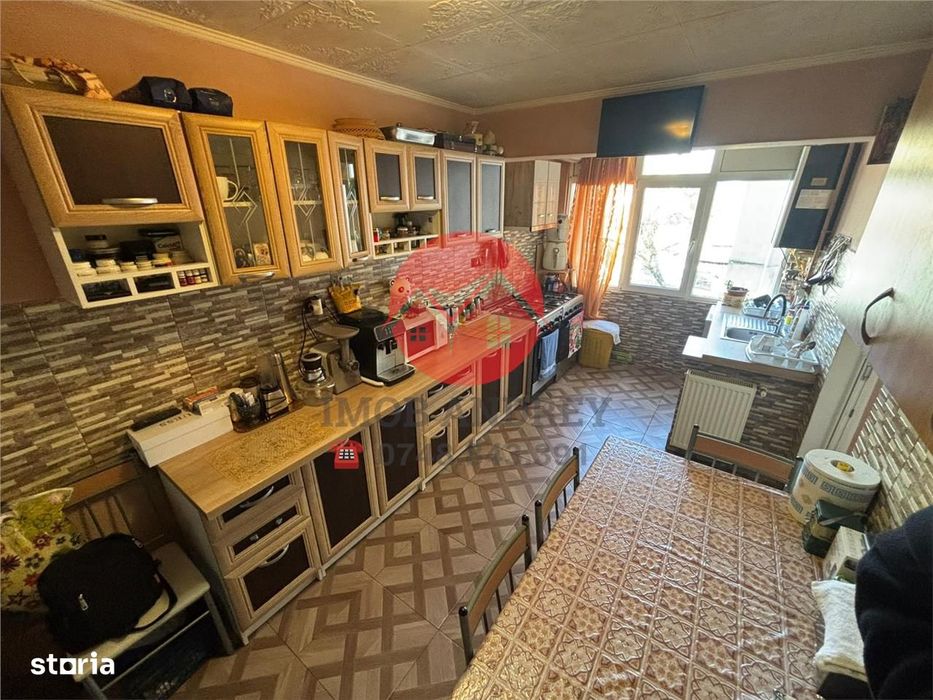 Ap. 4 camere Vest, etaj 2, mobilat, centrala pe gaz, 67 mp