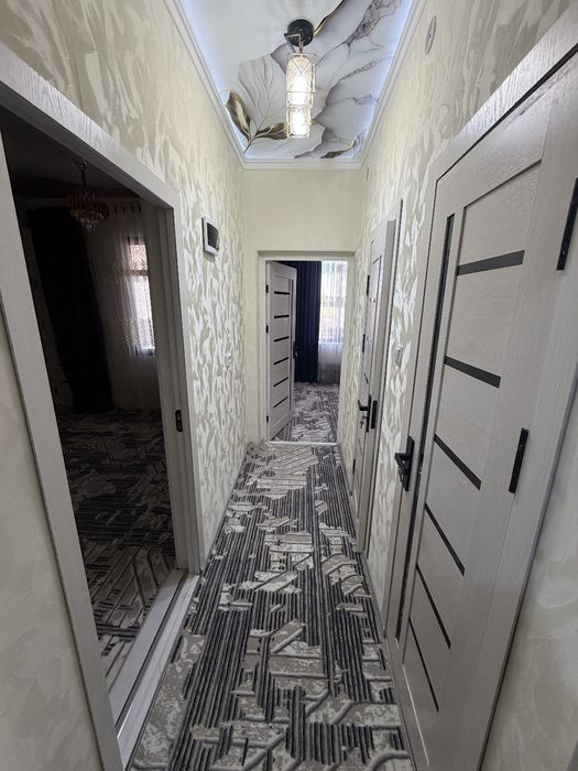 Тинчлик плаза олдида 1 хона 2 хона килинг уй!