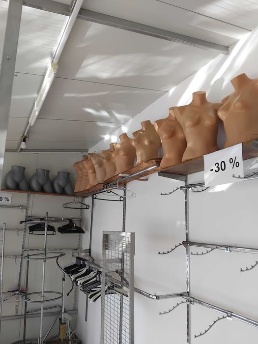 Оборудване за магазин - торсове,манекени,стелажи,закачалки