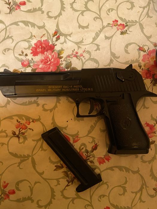 Игрушечный пистолет