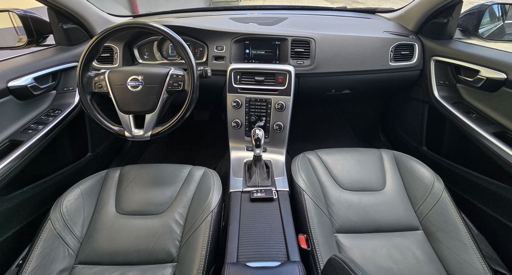 Volvo V60 Plug-In Hybrid * 283 Cp * Summum * R-Design * 4x4 * Key-less