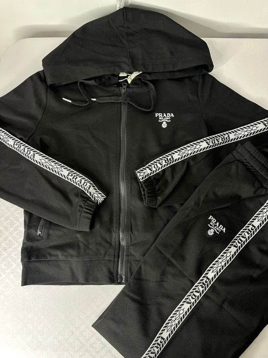 Спортивный костюм