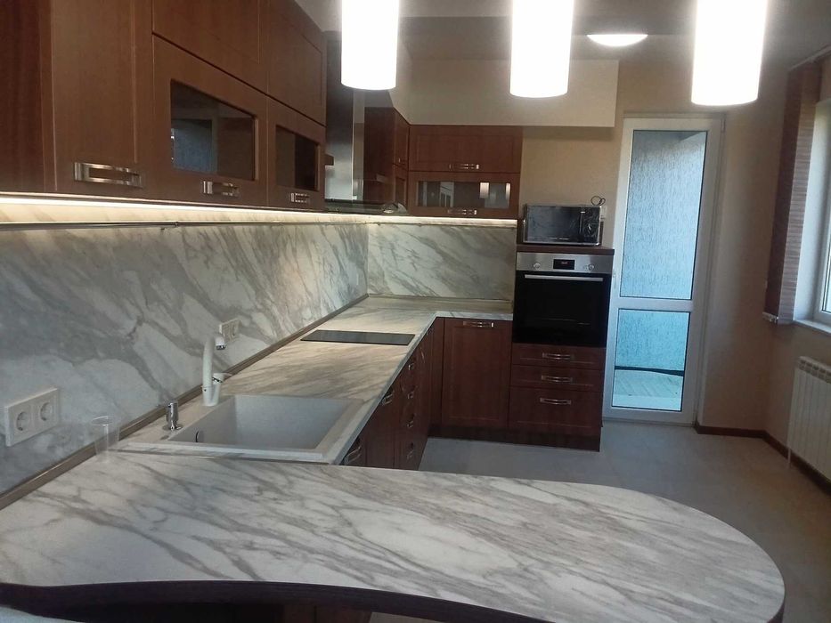 Дава се под наем Многостаен апартамент в Пловдив, Център - 260 кв.м за 2000 € - Снимка #9