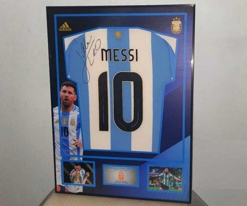 Форма Месси (сб. Аргентина) в рамке (Messi KIT in frame)