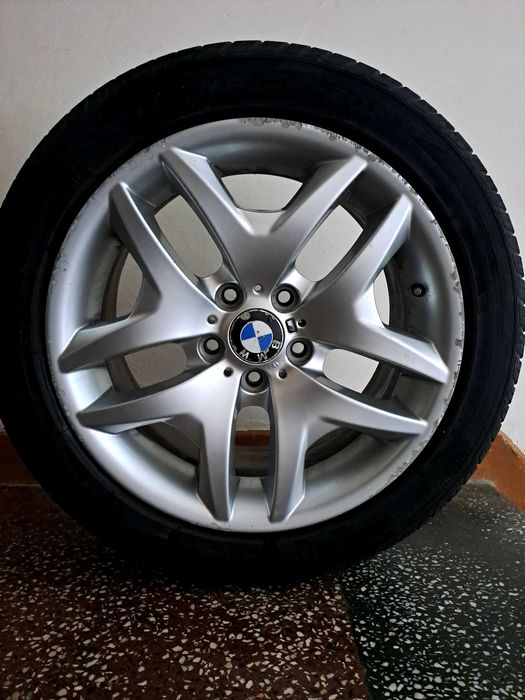 Vând un set de jante BMW X3, R18, cu cauciucuri de vară stare buna !!