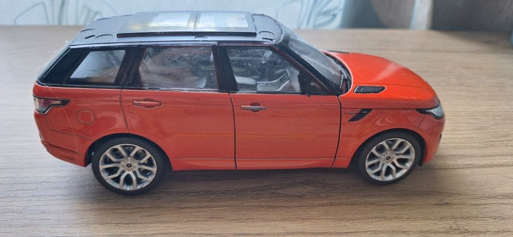 Vând range Rover sport edition scara 1:18