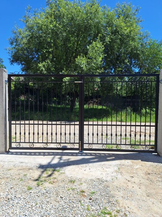 Echipa execut garduri și porți la comanda la preturi avantajoase