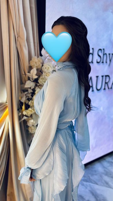 Голубое нежное вечернее платье