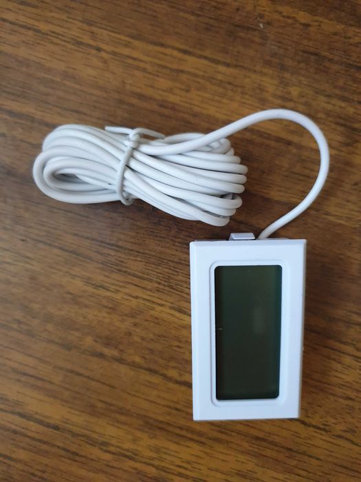 Термометр  с выносным  щупом провод 1 м.2 м.