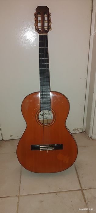 Vând chitară Ariana