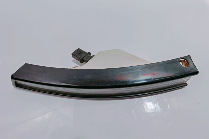 Lampa semnalizare  stanga cu ornament 3C0953041L Volkswagen VW Passat