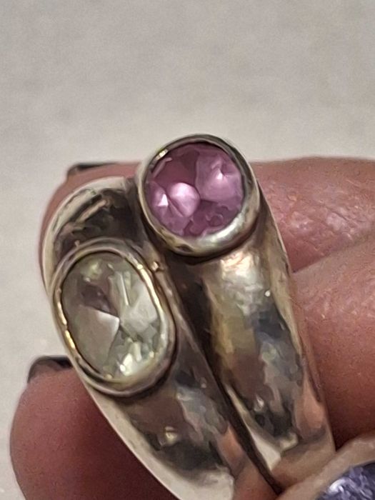 Три сребърни пръстена с камъни