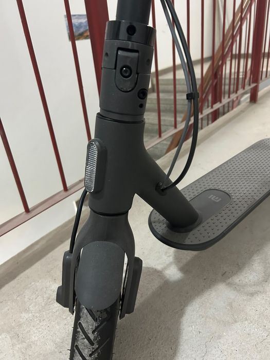 Trotineta electrica Xiaomi Mi Electric Scooter Essential
