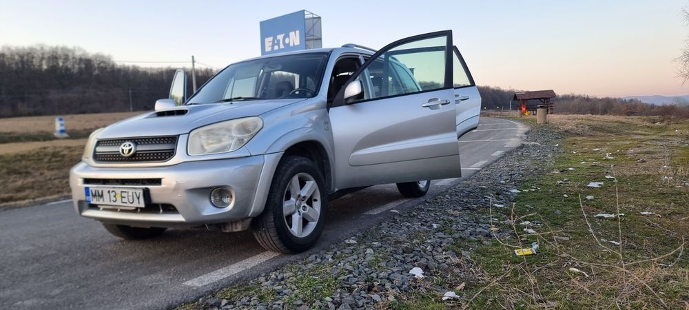 Vând  s-au schimb Toyota Rav4 2005