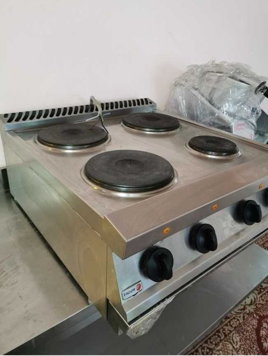 Aragaz profesional 4 ochiuri Masina de gatit electrica FAGOR
9.3KW
Nou