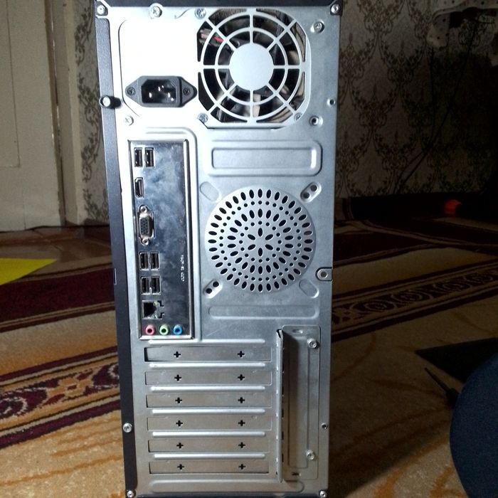 Харошый комп ,в одном месте одна не заметная мятина можем договорится