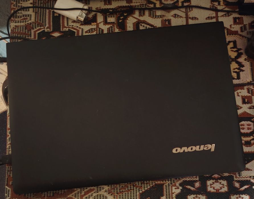 Vând Leptop Lenovo 80M8