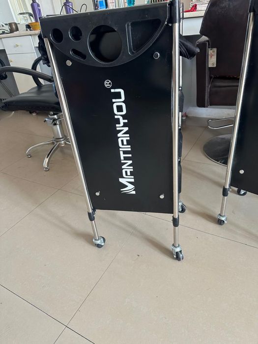 Помощница для парикмахера