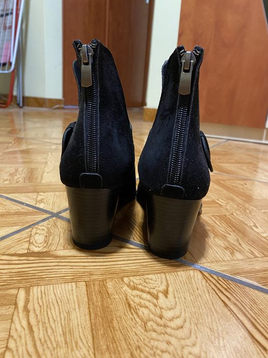 Botine noi piele intoarsa, nepurtate