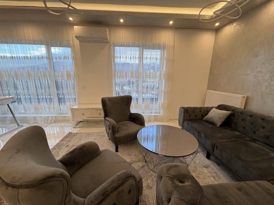 Дава се под наем Тристаен апартамент в София, Младост 3 - 130 кв.м за 1296.42 € - Снимка #1