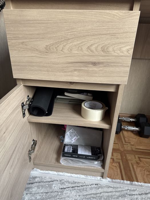 Продам стол в отличном состояний