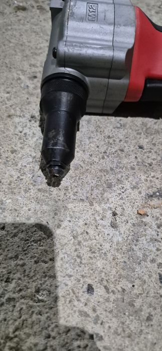 Pistol pop nituri Milwaukee M12 BPRT