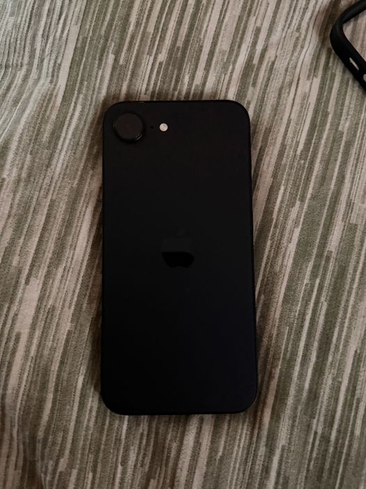 Iphone 16e като нов