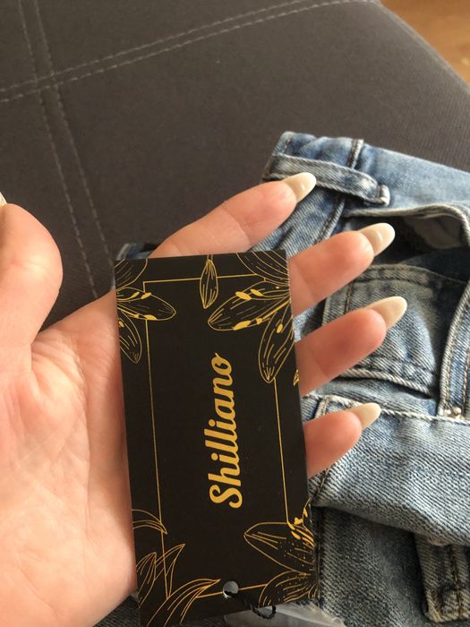 Продам новые джинсы со стразами