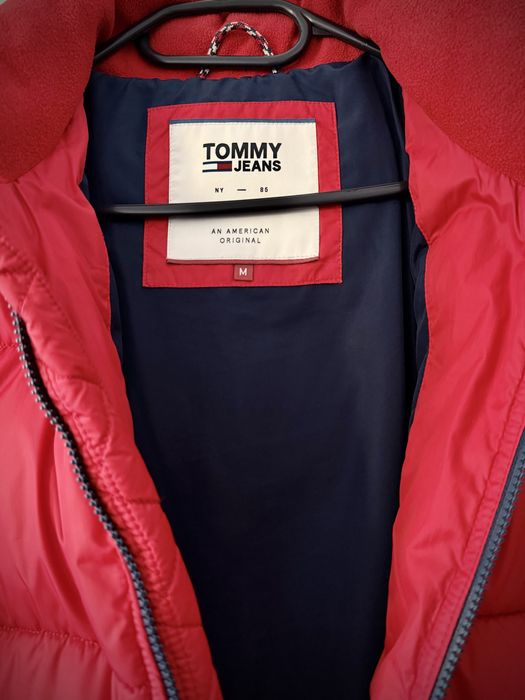 Geaca TOMMY HILFIGER de iarna barbati cu umplutura din puf, marimea M !!!