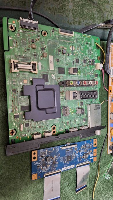 платы от телевизора samsung UE42F5500