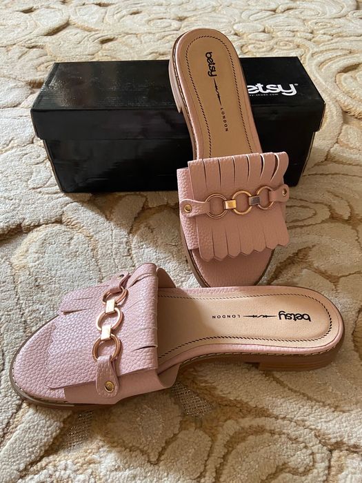 Шлепанцы новые женские