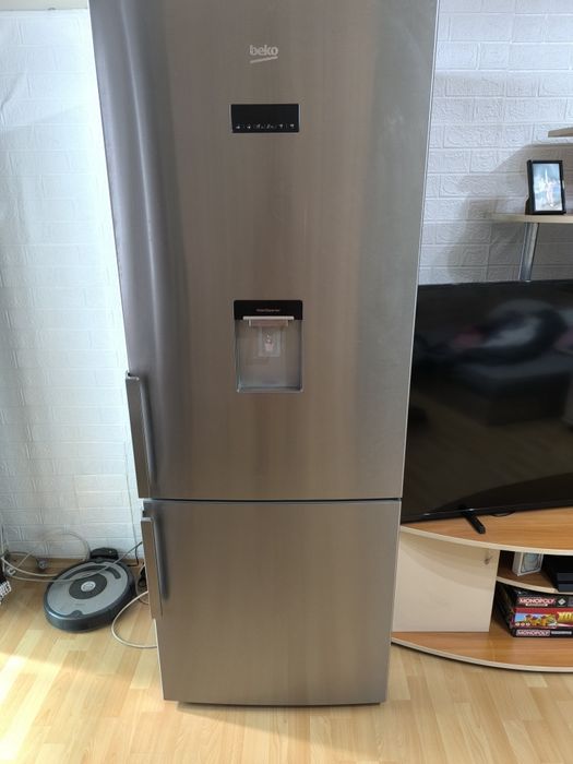 Продавам хладилник а фризер