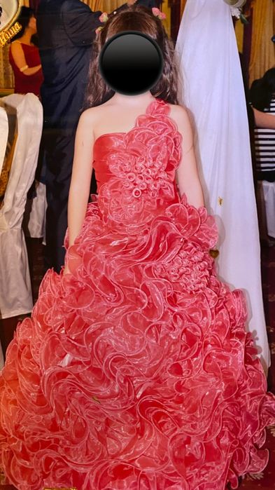 Продается праздничное платье, наряд красной шапочки ,