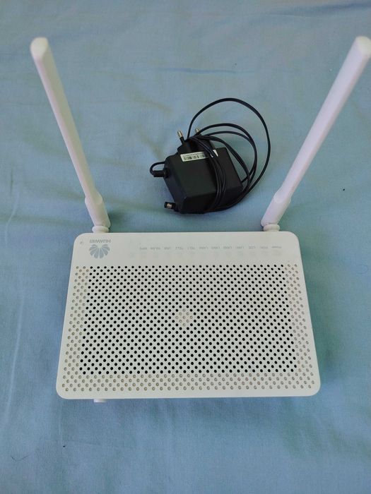 Huawei EchoLife HG828245H5 - със зарядно