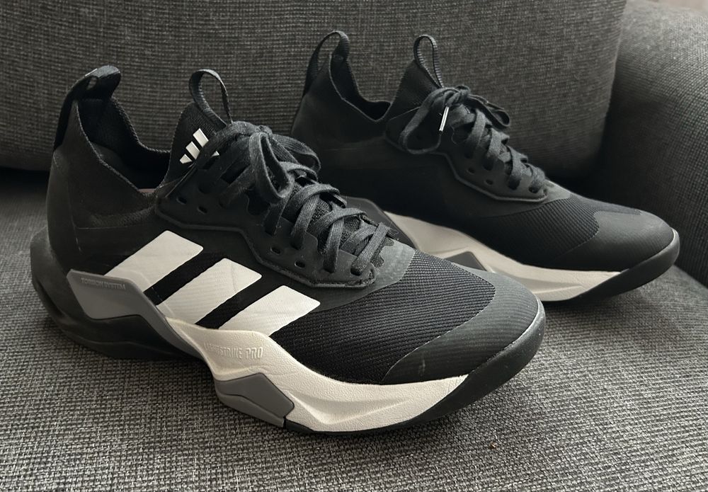 Маратонки Адидас - нови