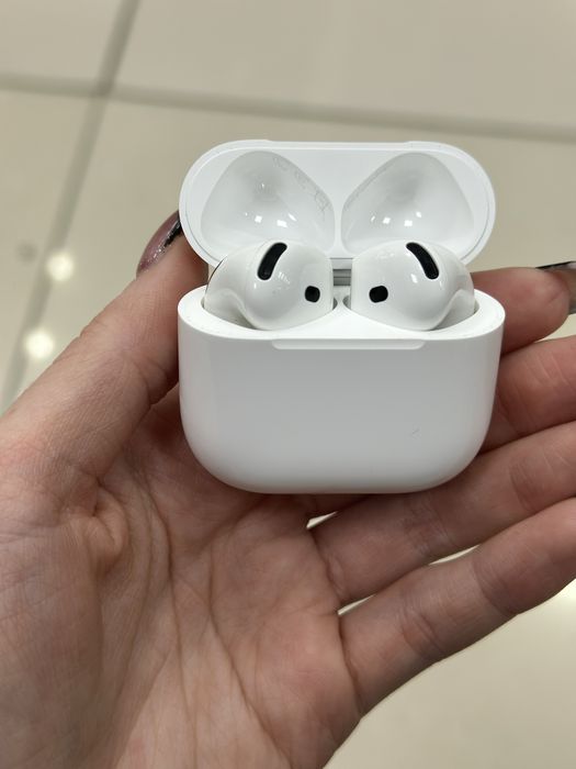 Наушники AirPods 4