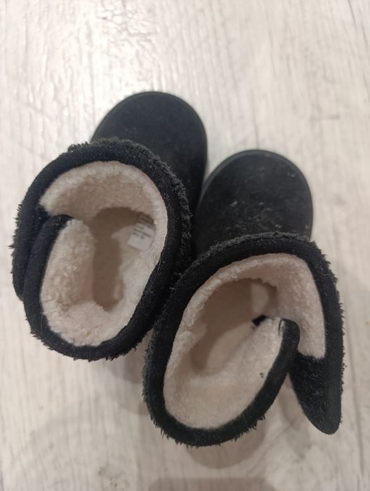 Продам зимние ботинки 23 рр