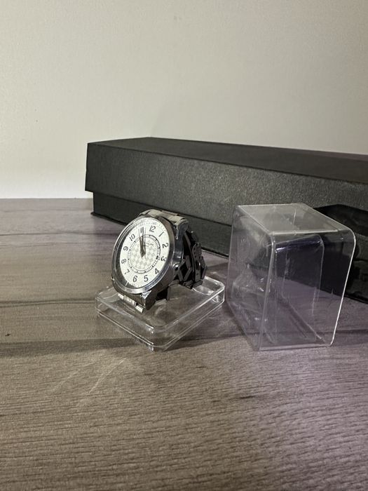 соатлар 40к донаси 4 та бор хамасини осела оркасидеги каробка бонусга