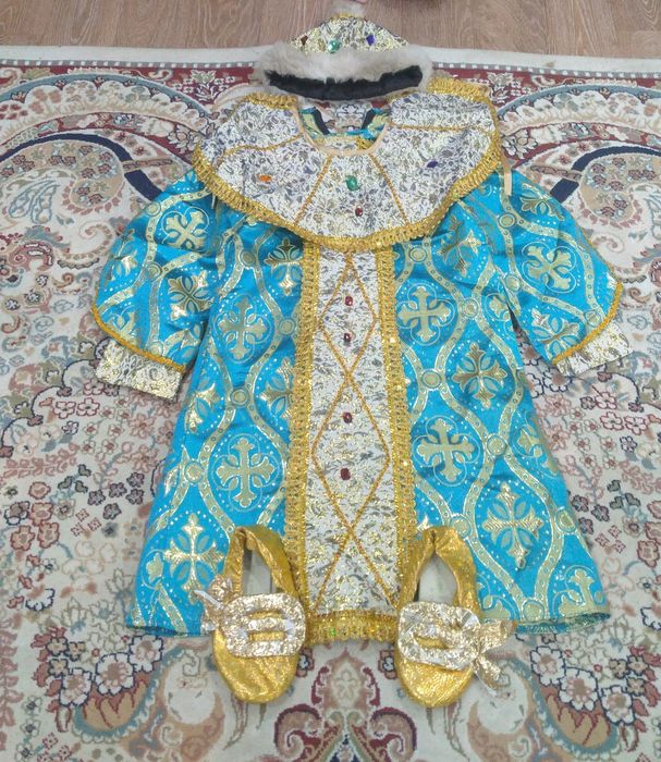 Продам новогодний костюм царя