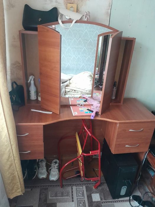 Продам трюмо в отличном состоянии