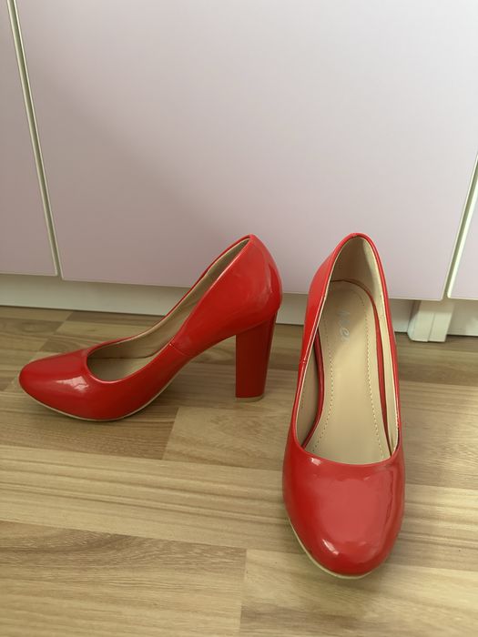 Pantofi/sandale cu toc 38