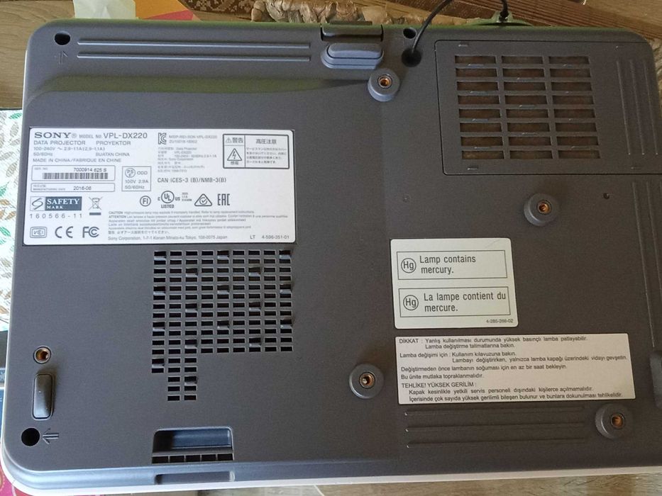 Projector Sony VPL DX 220