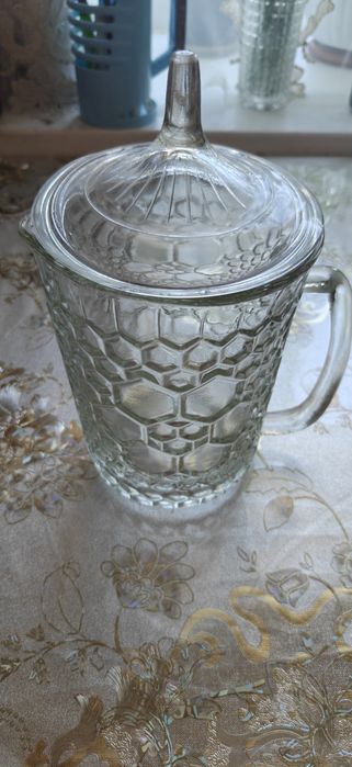 Винтажный стеклянный кувшин