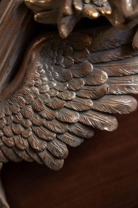 Consolă cu îngeraș gânditor