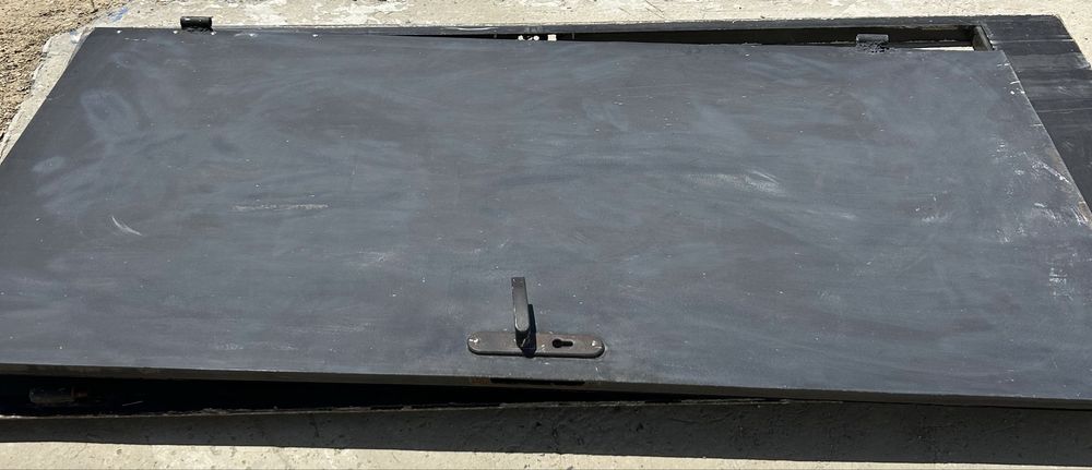 Двери железные б/у