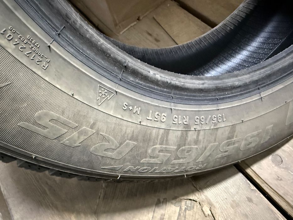 Зимние шины ICE ZERO PIRELLI R15 шипованные